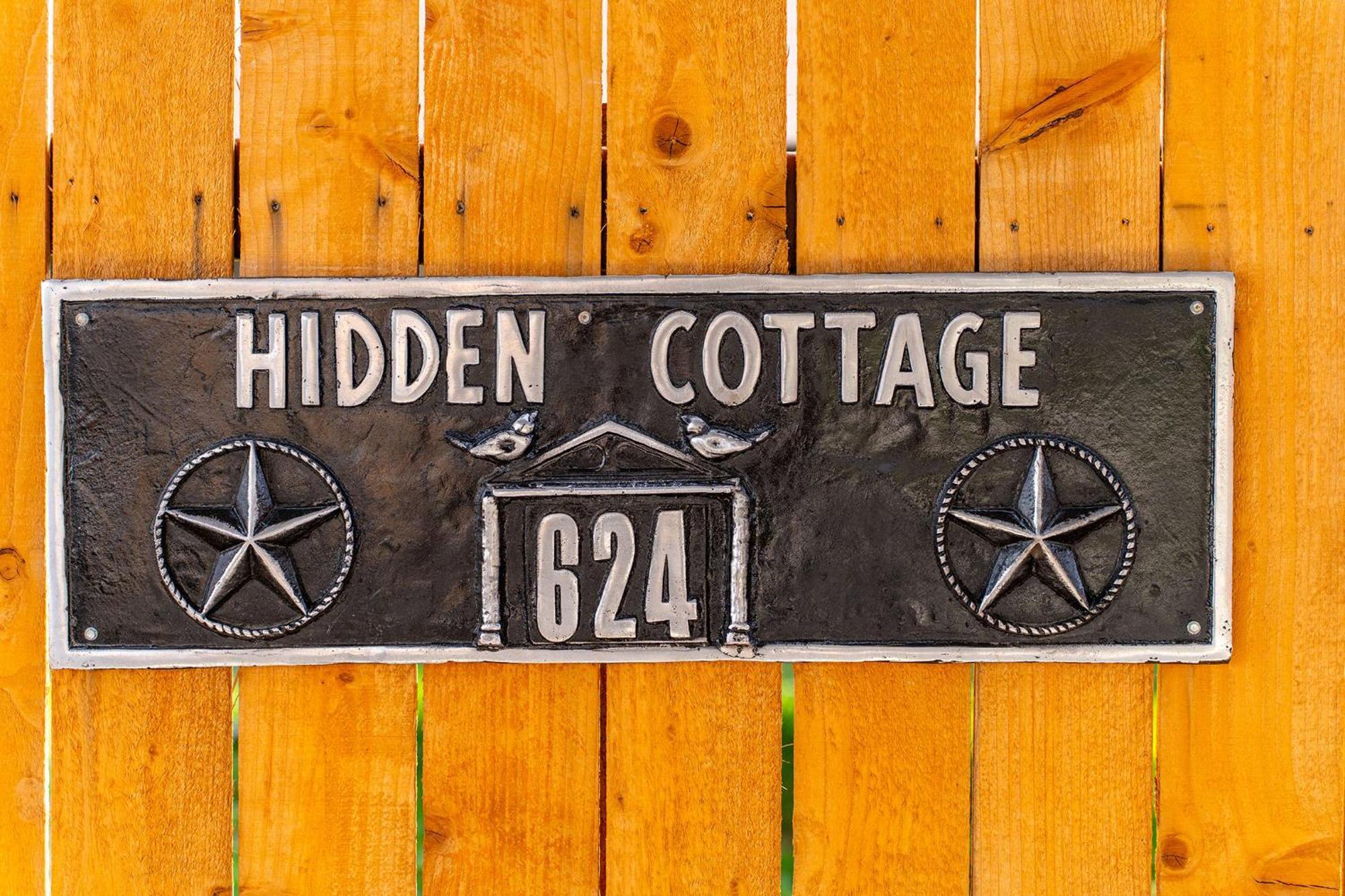 Hidden Cottage Mins To Main St And Sleeps 4 프레드릭스버그 외부 사진